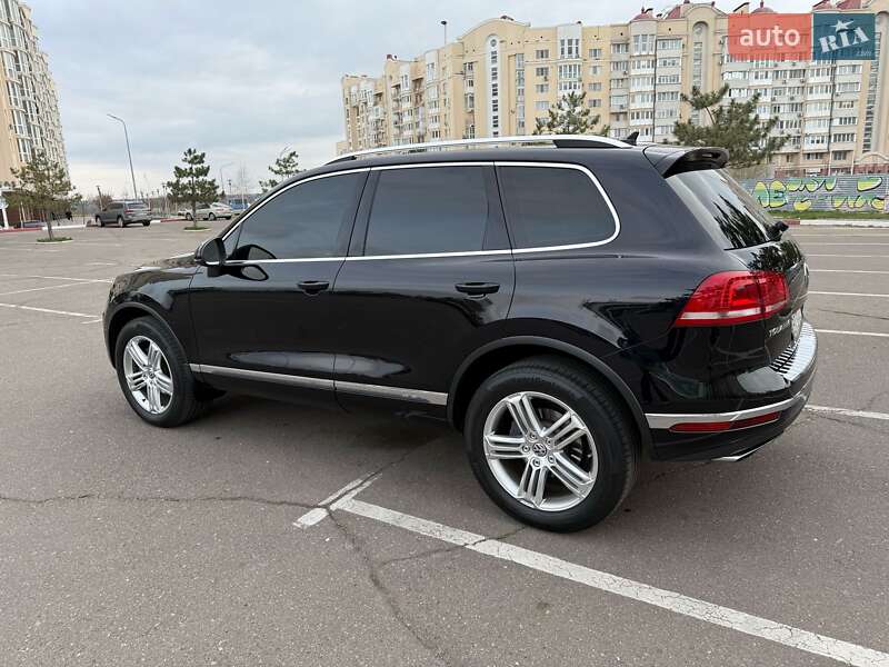 Позашляховик / Кросовер Volkswagen Touareg 2014 в Миколаєві