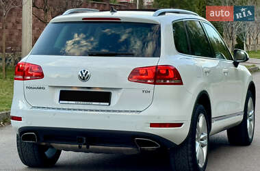Внедорожник / Кроссовер Volkswagen Touareg 2012 в 