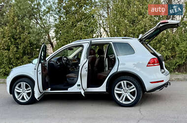 Внедорожник / Кроссовер Volkswagen Touareg 2012 в 