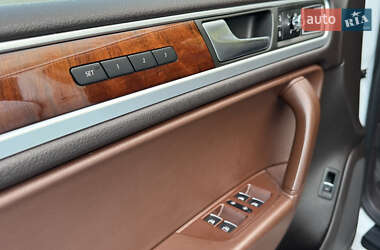 Внедорожник / Кроссовер Volkswagen Touareg 2012 в 