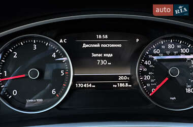Внедорожник / Кроссовер Volkswagen Touareg 2012 в 