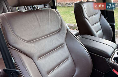 Внедорожник / Кроссовер Volkswagen Touareg 2012 в 
