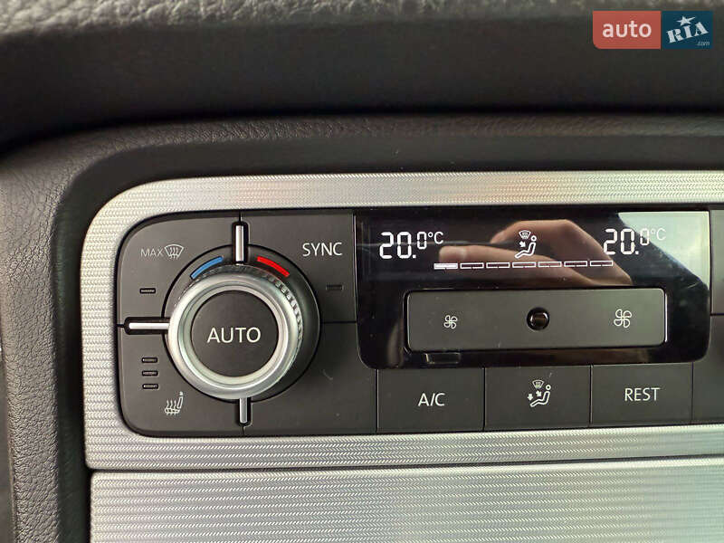 Позашляховик / Кросовер Volkswagen Touareg 2017 в Івано-Франківську