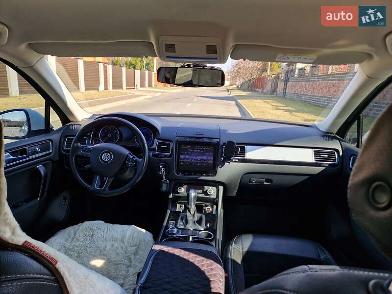 Внедорожник / Кроссовер Volkswagen Touareg 2016 в Киеве