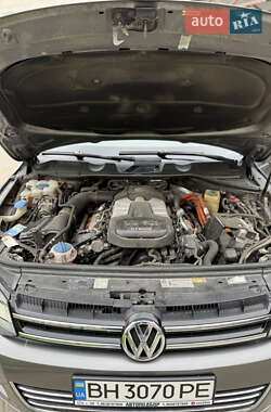 Внедорожник / Кроссовер Volkswagen Touareg 2010 в 
