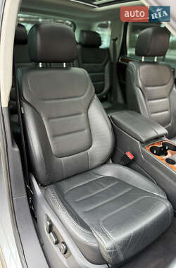 Внедорожник / Кроссовер Volkswagen Touareg 2010 в 
