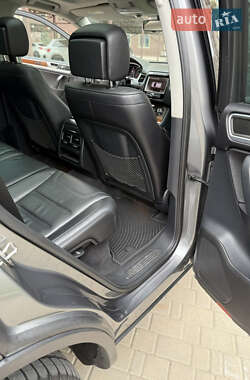 Внедорожник / Кроссовер Volkswagen Touareg 2010 в 