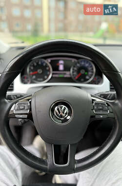 Внедорожник / Кроссовер Volkswagen Touareg 2010 в 