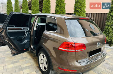 Внедорожник / Кроссовер Volkswagen Touareg 2011 в 