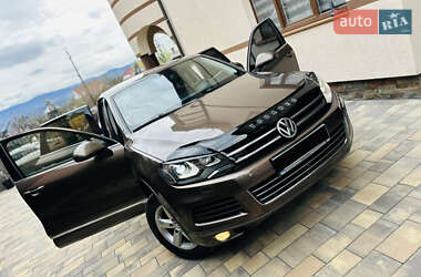 Внедорожник / Кроссовер Volkswagen Touareg 2011 в 