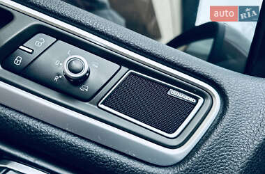 Внедорожник / Кроссовер Volkswagen Touareg 2011 в 