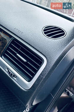 Внедорожник / Кроссовер Volkswagen Touareg 2011 в 