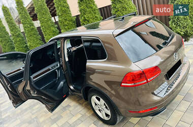 Внедорожник / Кроссовер Volkswagen Touareg 2011 в 