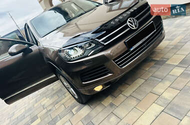Внедорожник / Кроссовер Volkswagen Touareg 2011 в 