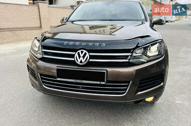 Внедорожник / Кроссовер Volkswagen Touareg 2011 в 
