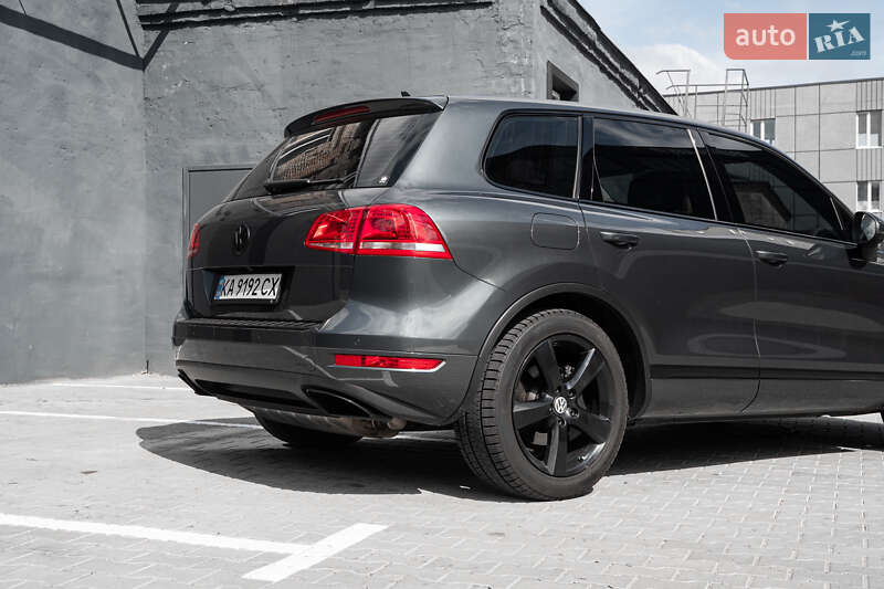 Позашляховик / Кросовер Volkswagen Touareg 2013 в Києві