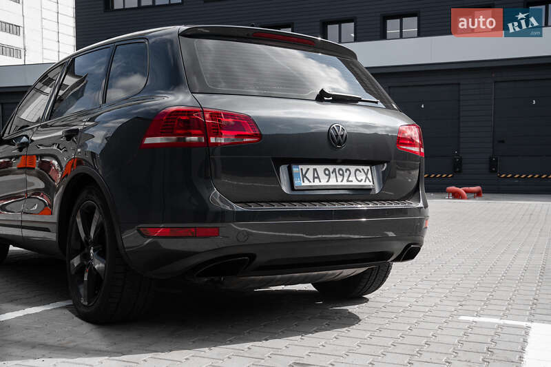 Позашляховик / Кросовер Volkswagen Touareg 2013 в Києві