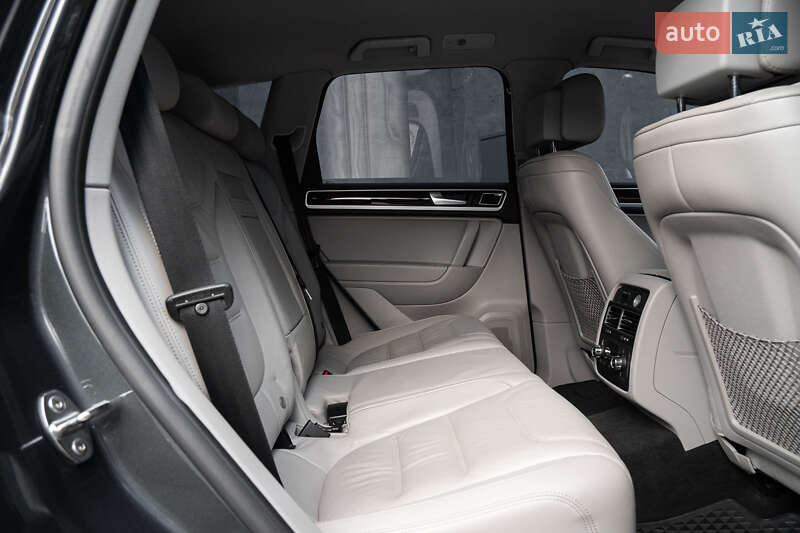 Позашляховик / Кросовер Volkswagen Touareg 2013 в Києві