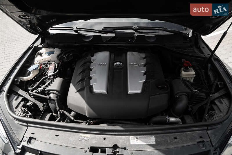 Позашляховик / Кросовер Volkswagen Touareg 2013 в Києві