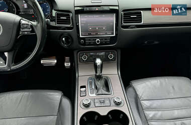 Внедорожник / Кроссовер Volkswagen Touareg 2013 в 