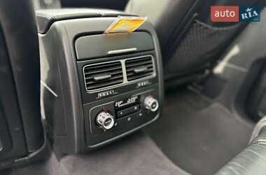 Внедорожник / Кроссовер Volkswagen Touareg 2013 в 