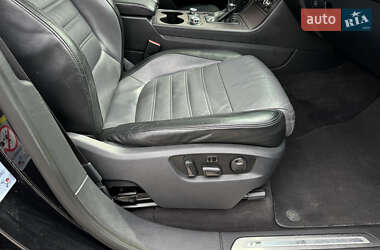 Внедорожник / Кроссовер Volkswagen Touareg 2013 в 