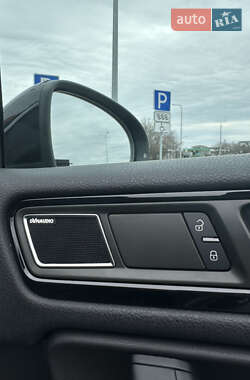 Внедорожник / Кроссовер Volkswagen Touareg 2014 в 