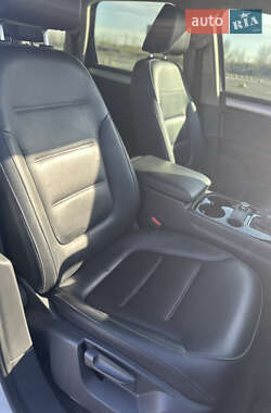 Внедорожник / Кроссовер Volkswagen Touareg 2014 в 