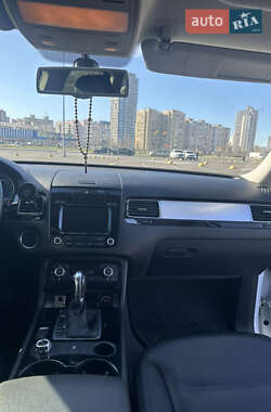 Внедорожник / Кроссовер Volkswagen Touareg 2014 в 