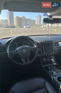 Внедорожник / Кроссовер Volkswagen Touareg 2014 в 