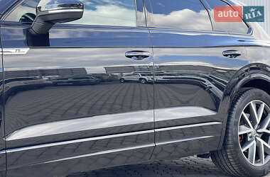 Внедорожник / Кроссовер Volkswagen Touareg 2019 в 