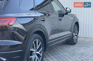 Внедорожник / Кроссовер Volkswagen Touareg 2019 в 