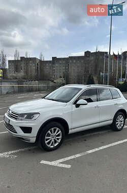 Внедорожник / Кроссовер Volkswagen Touareg 2013 в 