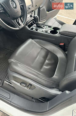 Внедорожник / Кроссовер Volkswagen Touareg 2013 в 