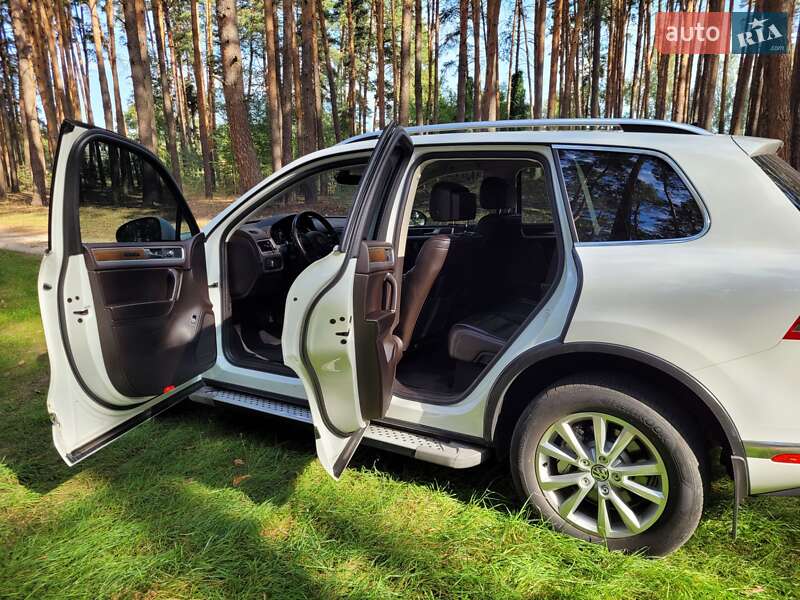 Внедорожник / Кроссовер Volkswagen Touareg 2017 в Полтаве