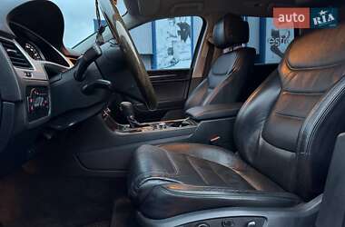 Позашляховик / Кросовер Volkswagen Touareg 2012 в 
