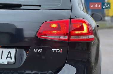 Позашляховик / Кросовер Volkswagen Touareg 2012 в 