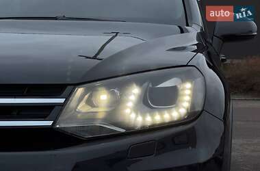 Позашляховик / Кросовер Volkswagen Touareg 2012 в 