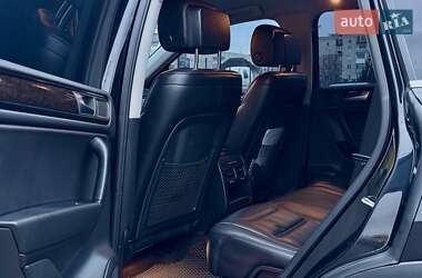 Позашляховик / Кросовер Volkswagen Touareg 2012 в 