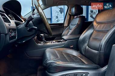 Позашляховик / Кросовер Volkswagen Touareg 2012 в 