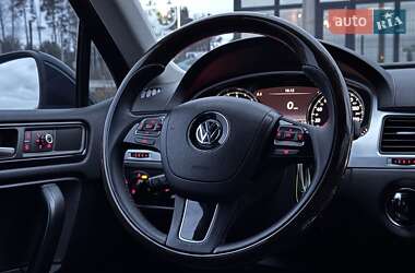 Позашляховик / Кросовер Volkswagen Touareg 2012 в 