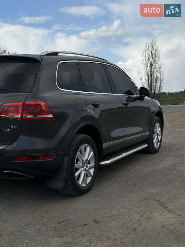 Внедорожник / Кроссовер Volkswagen Touareg 2012 в Николаеве
