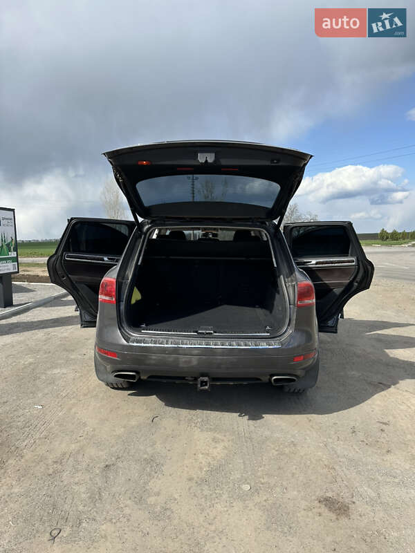 Внедорожник / Кроссовер Volkswagen Touareg 2012 в Николаеве