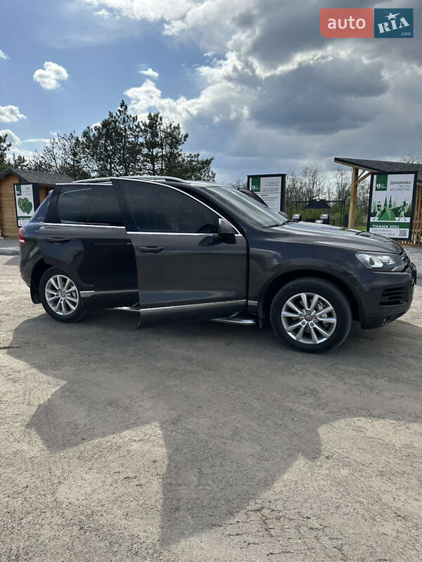 Внедорожник / Кроссовер Volkswagen Touareg 2012 в Николаеве