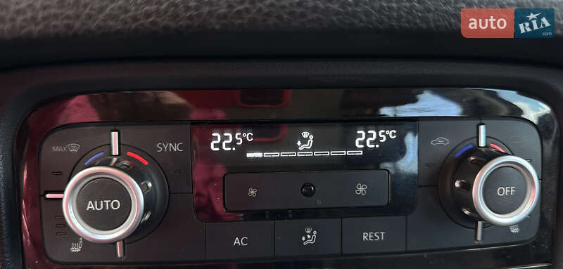 Внедорожник / Кроссовер Volkswagen Touareg 2012 в Николаеве