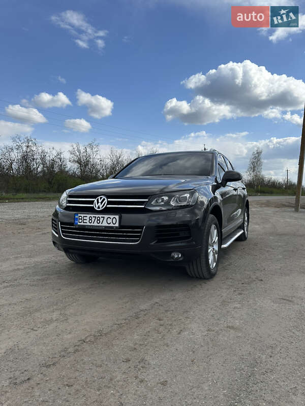 Внедорожник / Кроссовер Volkswagen Touareg 2012 в Николаеве