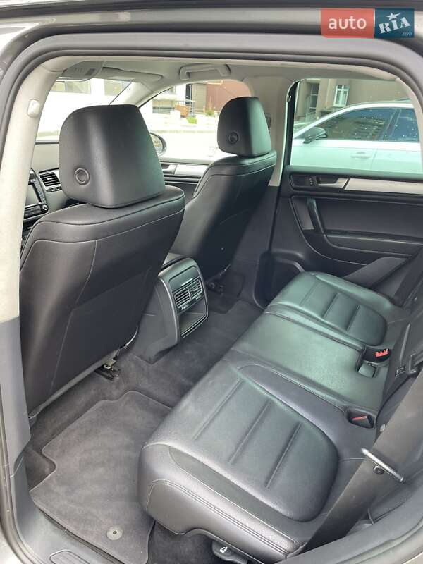 Внедорожник / Кроссовер Volkswagen Touareg 2011 в Одессе