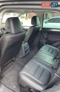 Позашляховик / Кросовер Volkswagen Touareg 2011 в 