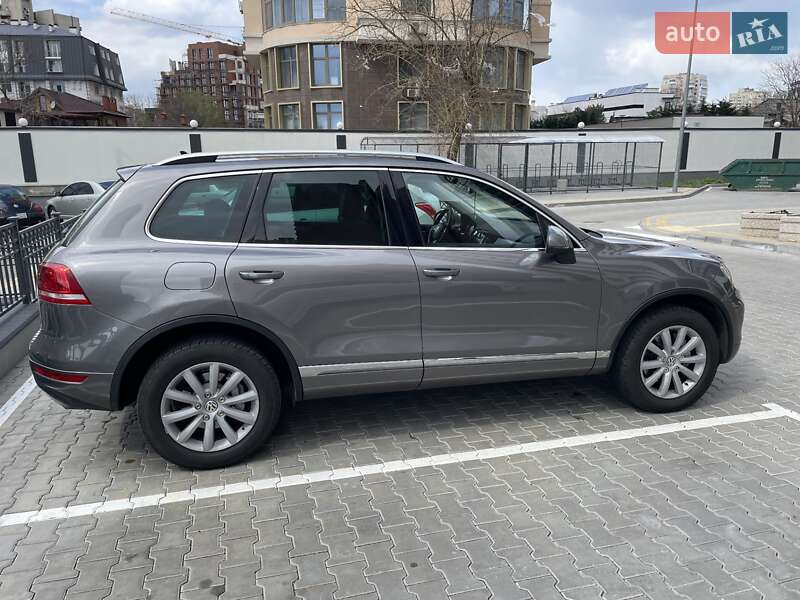 Внедорожник / Кроссовер Volkswagen Touareg 2011 в Одессе