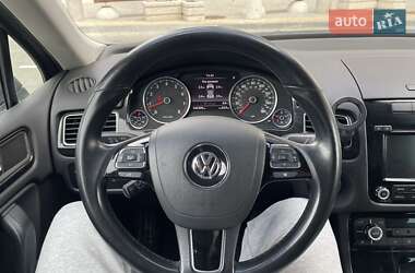 Позашляховик / Кросовер Volkswagen Touareg 2011 в 
